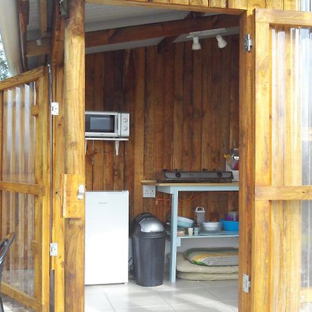 Отель Sedgefield Huts Экстерьер фото