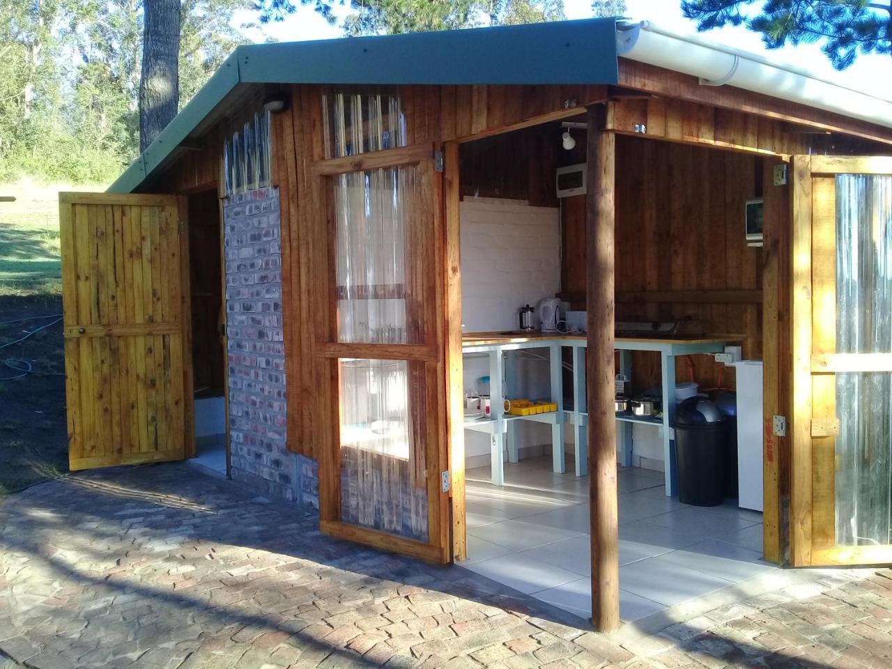 Отель Sedgefield Huts Экстерьер фото